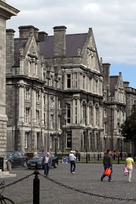 Am Trinity College sind die Fassaden hübsch gestaltet (Foto: Eric Paul)