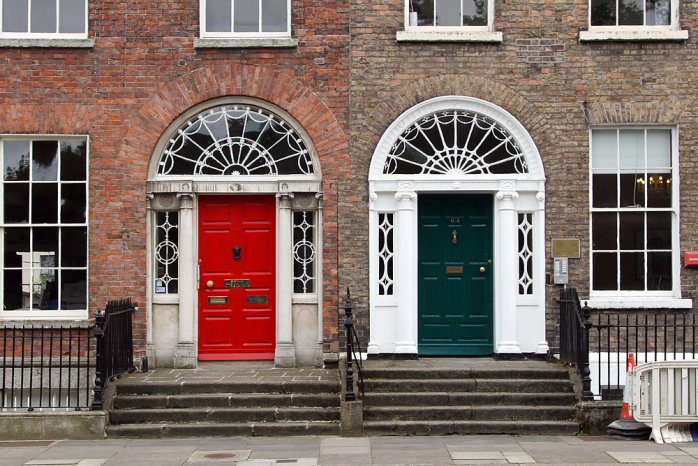 In Dublin sieht man vielerort bunte Türen in den Häusern (Foto: Eric Paul)