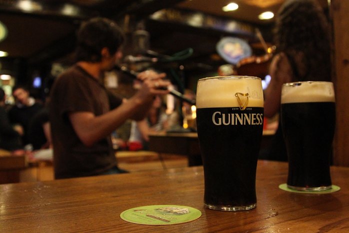 Beste Stimmung im Pub - mit Livemusik und einem kühlen Guinness (Foto: Eric Paul)